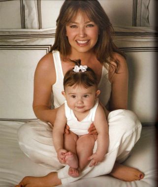 Thalia si fetita ei - Thalia