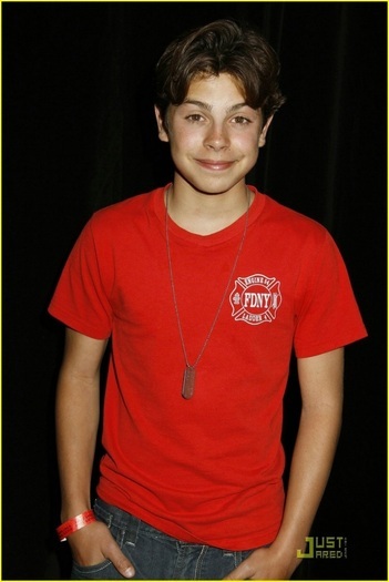 Jake T Austin (25)