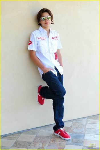 Jake T Austin (27)