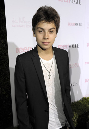 Jake T Austin (30)