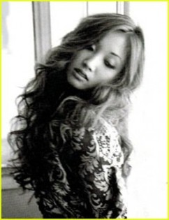 brenda-song-nylon-it-girl-230x300 - Brenda Song in Revista Nylon