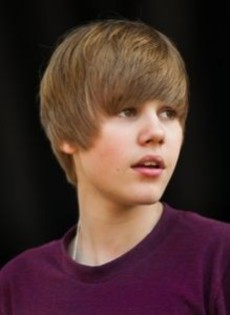 220px-Justin_Bieber_at_Easter_Egg_roll_-_crop1-219x300 - Justin Bieber isi Lanseaza Noul Parfum