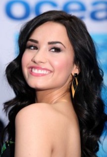 Demi1-205x300 - DEmi Lovato discuta Despre Noul Album