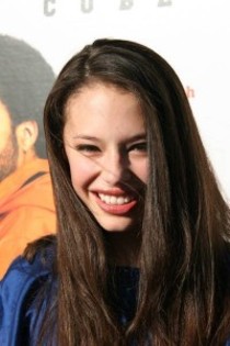 AYL-002394400851-200x300 - Chloe Bridges vrea sa vina in Romania