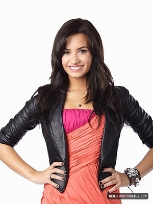 Demi Lovato (16)
