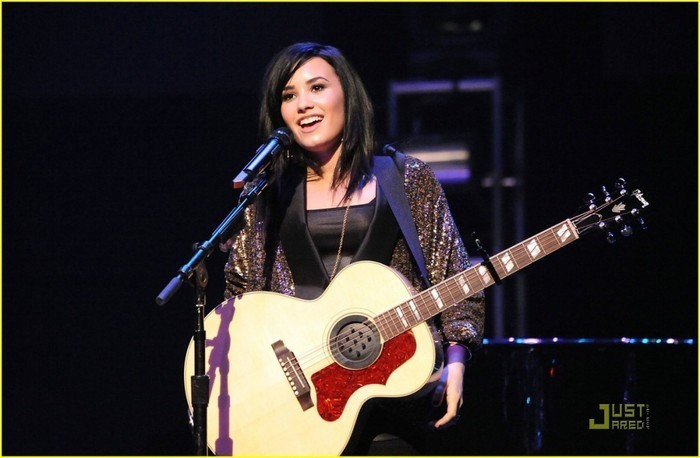 Demi Lovato (286)