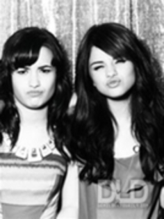 3 - Selena Gomez si Demi Lovato sedinta photo2