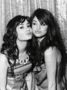 4 - Selena Gomez si Demi Lovato sedinta photo2