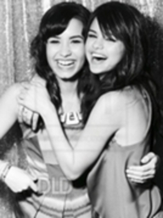 6 - Selena Gomez si Demi Lovato sedinta photo2