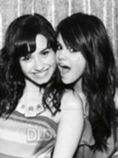 8 - Selena Gomez si Demi Lovato sedinta photo2