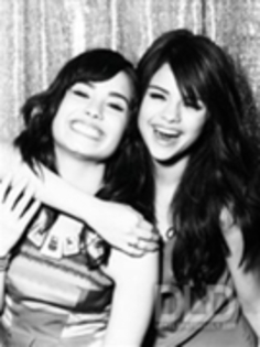 9 - Selena Gomez si Demi Lovato sedinta photo2