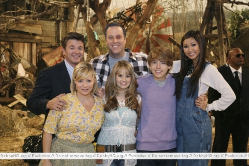 normal_09 - The Suite Life on Deck 2008-2010 - Season 3 - Episode - 17 - 19 - Twister - Kettle