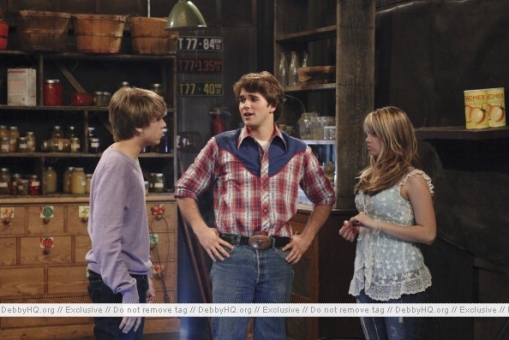 normal_19 - The Suite Life on Deck 2008-2010 - Season 3 - Episode - 17 - 19 - Twister - Kettle