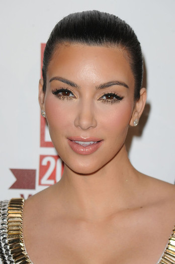 Kim+Kardashian+Long+Hairstyles+Ponytail+B3NXl-5quAGl (1) - Make up-actress