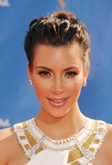 Kim+Kardashian+Updos+Classic+Bun+X7i00myRoGbl - Make up-actress