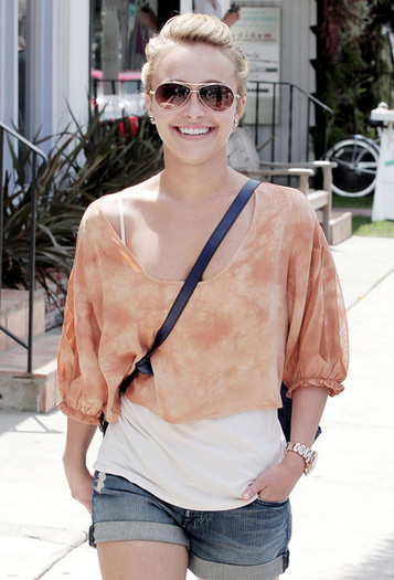 Hayden+Panettiere+Classic+Sunglasses+Aviator+Sunglasses+XYMcYg0KRDSl - Make up-actress