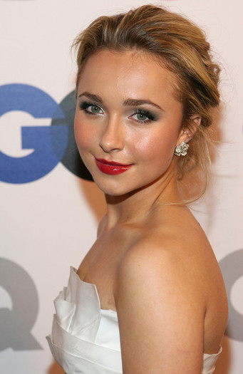 Hayden+Panettiere+Updos+Classic+Bun+aQtqrDCcczul