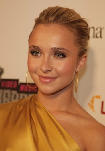 Hayden+Panettiere+Updos+Classic+Bun+-F5B7Xpm0BIl