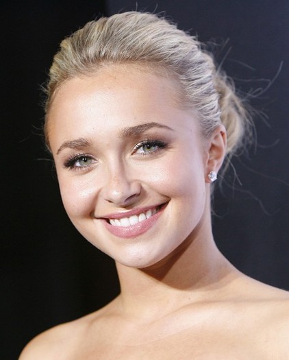 Hayden+Panettiere+Updos+Classic+Bun+XKWBRi4kLYCl