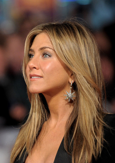 Jennifer+Aniston+Dangle+Earrings+Dangling+Diamond+Earrings+omgmGXTbPABl