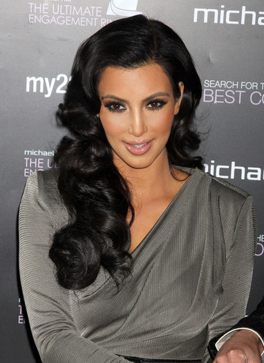 Kim+Kardashian+Long+Hairstyles+Retro+Hairstyle+1a0ULZwvK0Rl