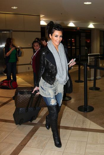 Kim+Kardashian+Scarves+Knit+Scarf+TJs3z_n856xl