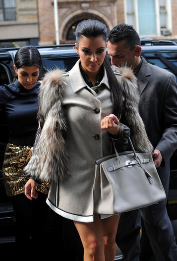 Kim+Kardashian+Tote+Bags+Leather+Tote+IvANKr5wqzCl