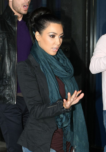 Kim+Kardashian+Updos+Classic+Bun+Bo_w7BsuHa1l