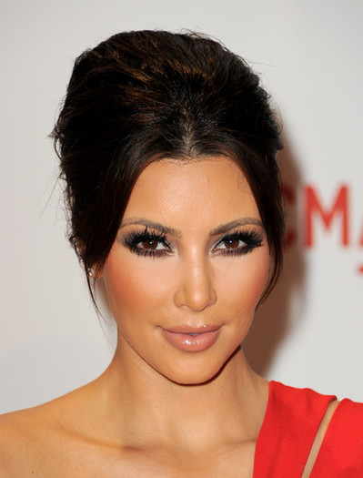 Kim+Kardashian+Updos+French+Twist+7RsULQ1Xnvcl