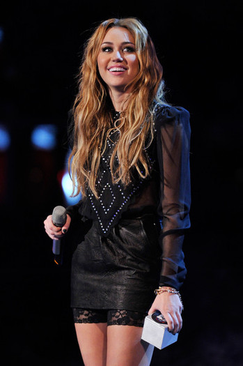Miley+Cyrus+MTV+Europe+Music+Awards+2010+Show+4VffjLJz29il