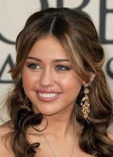 Miley Cyrus - Vedetele Iubesc Machiajul Natural