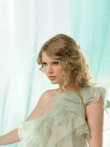 2010-CoverGirl-photoshoot-taylor-swift-17740209-375-500