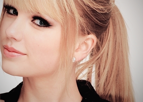 Tay-3-taylor-swift-17731846-500-355