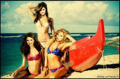 4678374241_cfedefd485_m - Miley-Selena-Taylor la Plaja