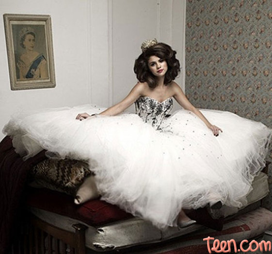 selena-gomez-princess-pea - Selena Gomez e in continoare o Printessa Disney