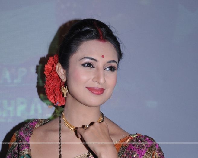 65156-divyanka-tripathi-as-rashmi-sharma-in-mrs-and-mr-sharma-allahaba