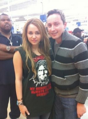 normal_newmileyfanpicrrere - 08 December  At Walmart in Louisiana