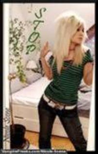 23593131_UCVDCMHJX - emo girl