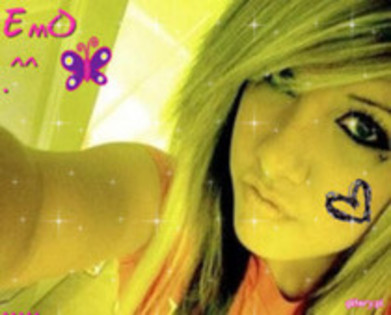 23593151_DLLTWIHYS - emo girl