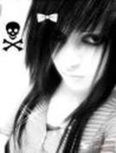 23593245_GXZEXWSHO - emo girl