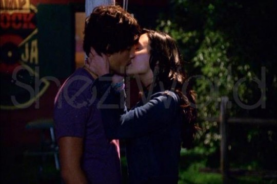 Joe Jonas si Demi Lovato  in Camp Rock 2 - demi si joe