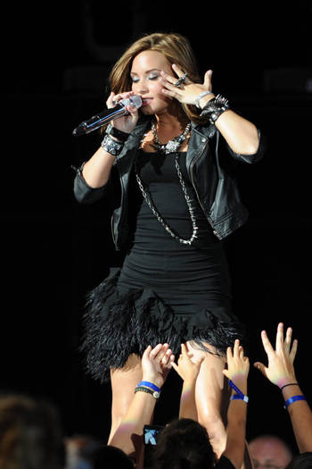 Demi (28) - Demi in concert