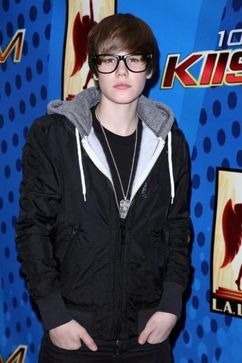 justin-bieber-211567l