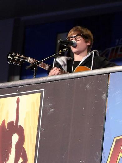 justin-bieber-698943l