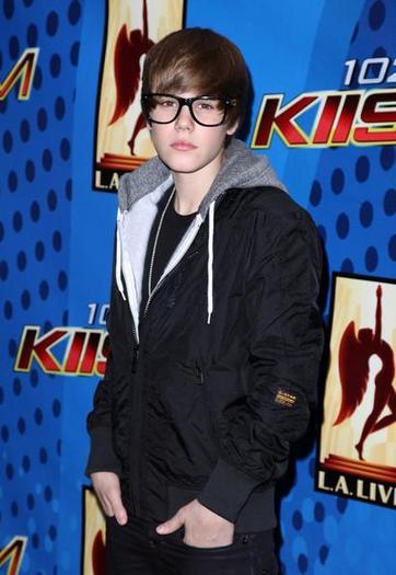 justin-bieber-987080l