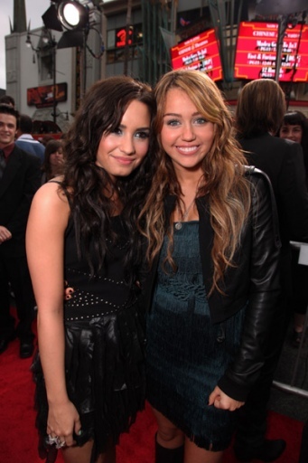 Demi & Miley (2)