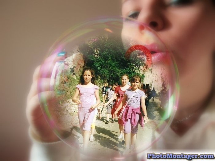 eu cu viky si cerasela intr-o bula