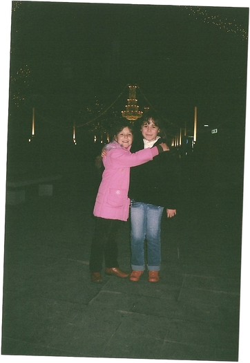 eu cu viky su candelabru