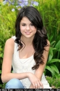 20498164_QGOPTPIHL - Selena Gomez-sedinta photo32