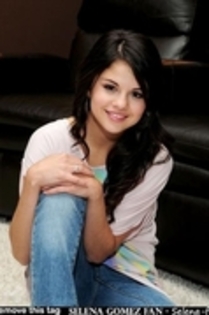 20499672_VMKGRENHG - Selena Gomez-sedinta photo38